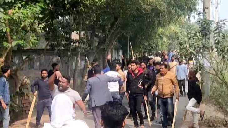 গোপালপুরে এমপি প্রার্থীর গাড়িবহরে হামলা