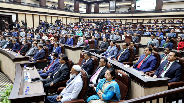 জেলা প্রশাসকদের প্রস্তাব: জনস্বার্থ ও সেবাসংশ্লিষ্ট বিষয়ে গুরুত্ব দিতে হবে