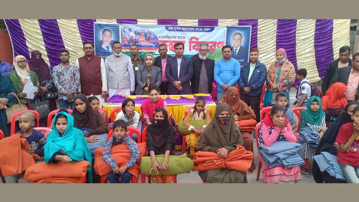 গৌরীপুরে স্বজনের উদ্যোগে শীতবস্ত্র বিতরণ, নুরুল ইসলামকে স্মরণ