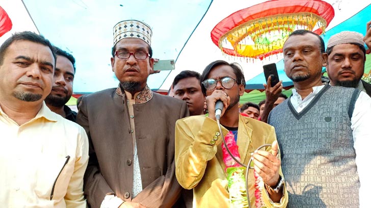 রোগীর সেবায় অ্যাম্বুলেন্স বানিয়ে দেওয়ার ঘোষণা