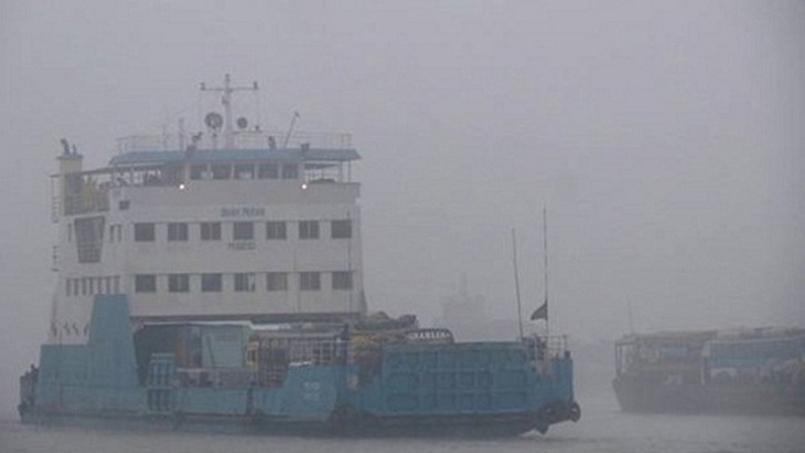 ঘন কুয়াশায় দৌলতদিয়া-পাটুরিয়া রুটে ফেরি চলাচল ব্যাহত
