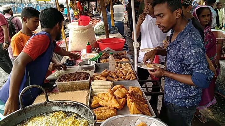 ফুটপাতে খাবার বিক্রি বন্ধ চেয়ে ১০ আইনজীবীর আইনি নোটিশ