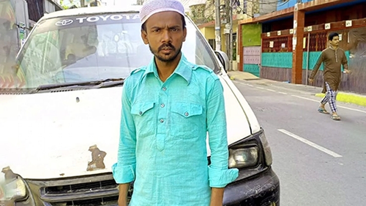 সেই গাড়ির সামনে দাঁড়িয়ে ছবি পোস্ট করে যা বললেন হিরো আলম