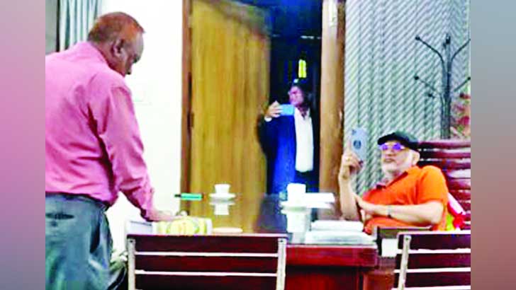 চেয়ারম্যানদের কুরআন ছুঁয়ে শপথ করালেন এমপি ফারুক