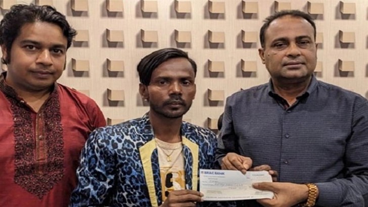 নিজ নামের ফাউন্ডেশনে লাখ টাকা অনুদান পেলেন হিরো আলম