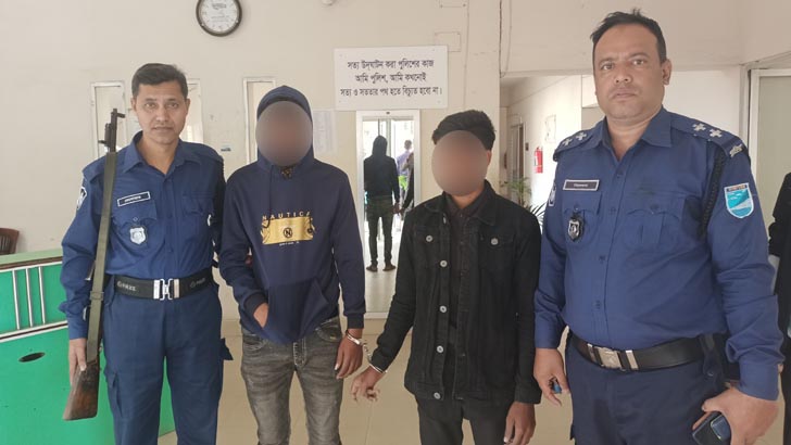 ভালোবাসা দিবসে দুই ছাত্রীকে প্রেমের প্রস্তাব, অতঃপর...