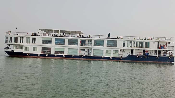 বিশ্বের দীর্ঘতম প্রমোদতরী এখন কুড়িগ্রামে