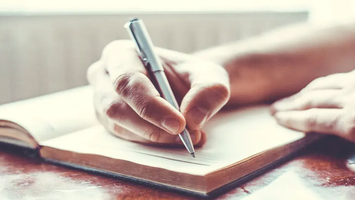 লেখকের মৃত্যু হয়, বেঁচে থাকে লেখা