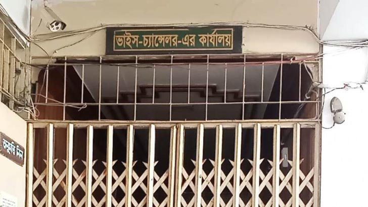 গোপন ডিভাইসের খোঁজে ইবি ভিসির কার্যালয়ে তল্লাশি