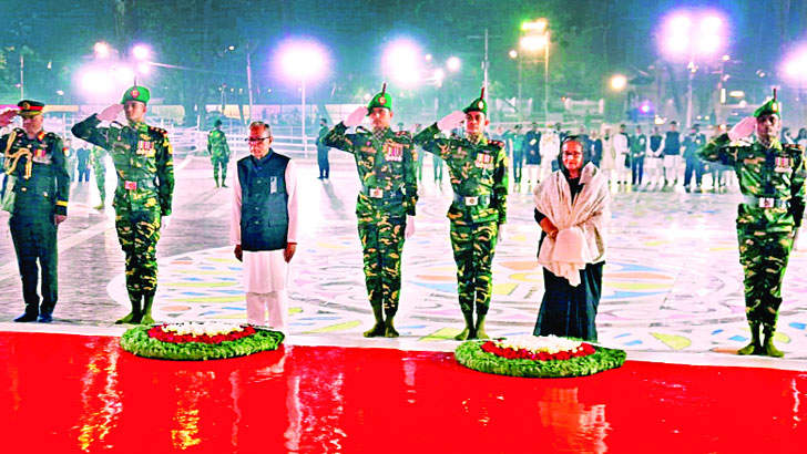 প্রথম প্রহরে রাষ্ট্রপতি প্রধানমন্ত্রীর শ্রদ্ধা