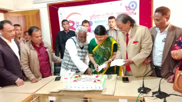 কাউনিয়ায় যুগান্তরের প্রতিষ্ঠাবার্ষিকী পালন