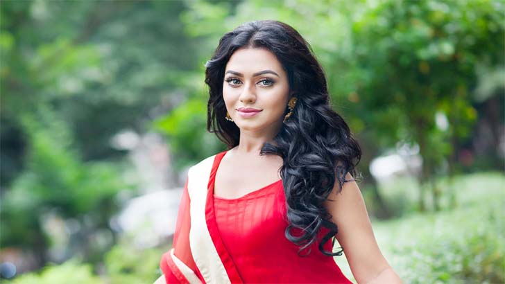 সুখবর দিলেন নুসরাত ফারিয়া