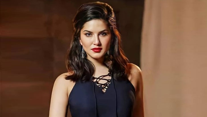 নকল ভেবে সানি লিওনের সোশ্যাল অ্যাকাউন্ট ব্লক!