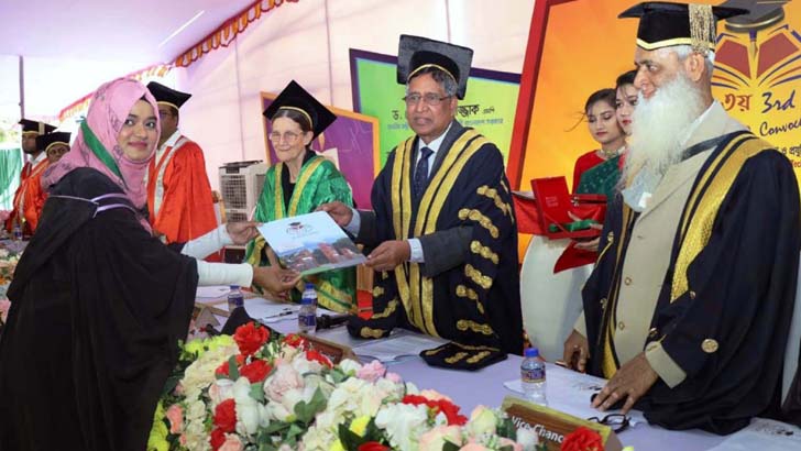 জনগণের প্রতি আপনাদের কৃতজ্ঞ হতে হবে: সমাবর্তনে ভ্যালেরি অ্যান টেইলর