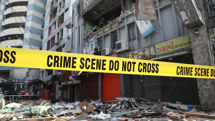 গ্যাস বিস্ফোরণে ভবনধস: সাবধানতা ও সতর্কতা কাম্য