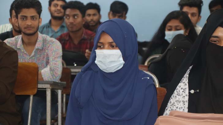 ২৮ দিন পর ক্লাসে ফিরেছেন সেই ফুলপরী