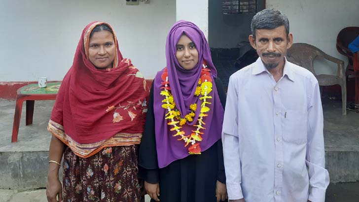 বৃষ্টির বাড়িতে মিষ্টি নিয়ে যুগান্তরের স্বজনরা