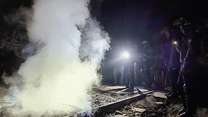 রেলের মালামাল চুরির অভিযোগ রাবি শিক্ষার্থীদের বিরুদ্ধে