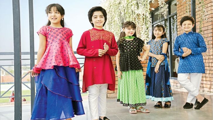 শিশুর জন্য রঙিন পোশাক