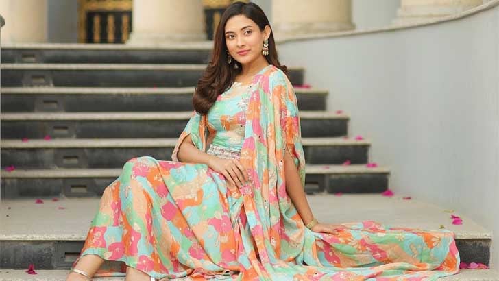 মেহজাবীনও পড়ে গিয়েছিলেন
