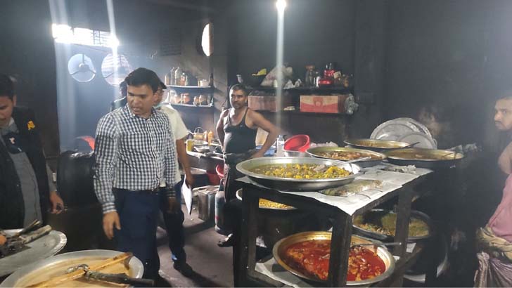 সাতকানিয়ায় ভ্রাম্যমাণ আদালতের অভিযান, ১ লাখ ১২ হাজার টাকা জরিমানা