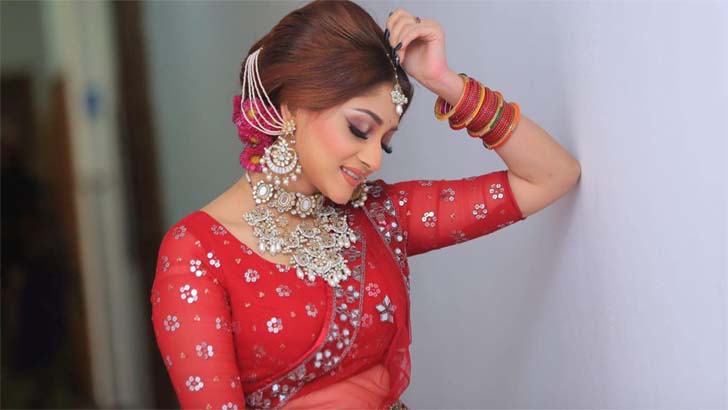 আইটেম গানে ভিন্ন রূপে পূজা চেরি (ভিডিও)