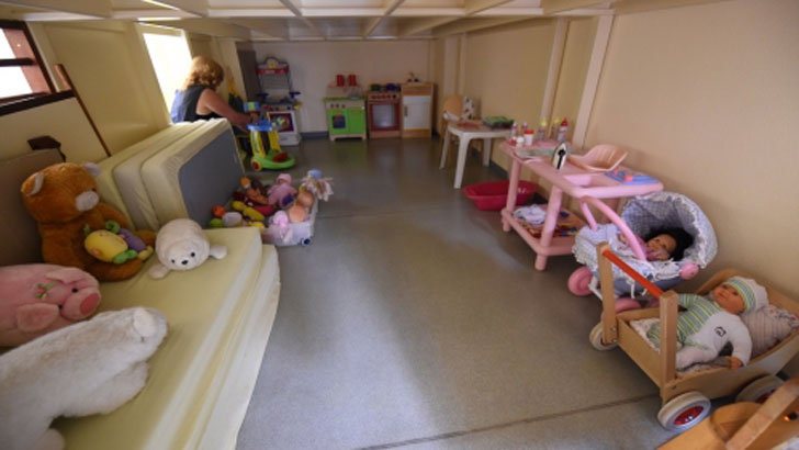 ব্রিটেনে যে কারণে চাকরি ছাড়ছেন মায়েরা