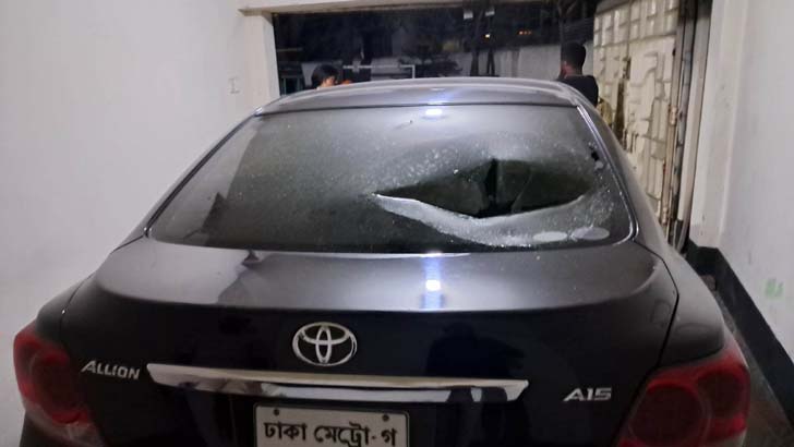 ফতুল্লায় চেয়ারম্যানের প্রাইভেটকার ভাংচুর