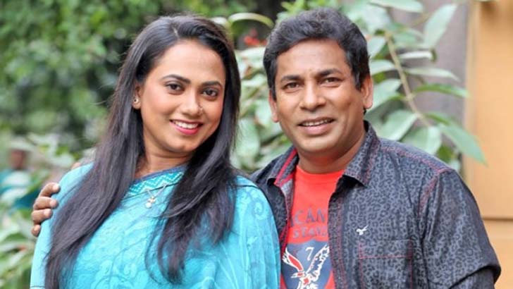 নিজের লেখা নাটকে স্ত্রীকে নিয়ে অভিনয় করলেন মোশাররফ