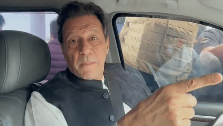 আদালতে যাওয়ার পথে যা বললেন ইমরান