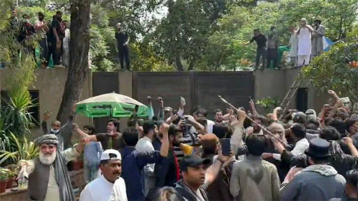 বিশেষ অভিযানে ইমরান খানের বহু সমর্থক গ্রেফতার