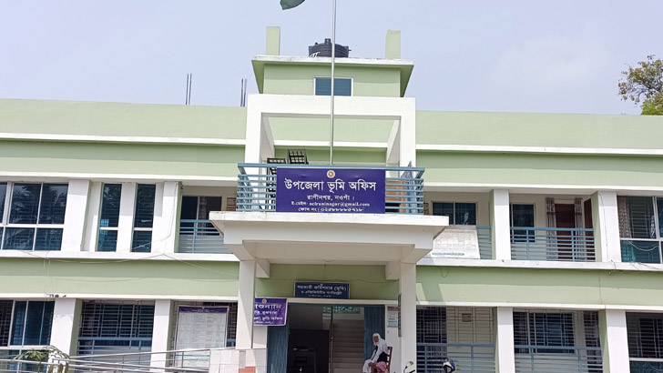 যেখানে ঘুষ ছাড়া নড়ে না ভূমি অফিসের ফাইল