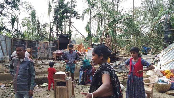 কুলাউড়ায় ঘূর্ণিঝড়ে ঘরবাড়ি লন্ডভন্ড, ফসলের ব্যাপক ক্ষতি