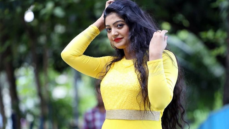 নতুন তিন গানে সালমা