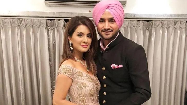 ক্রিকেটারের সঙ্গে জড়িয়ে বলিউড থেকে ছিটকে পড়েন বলিউড অভিনেত্রী