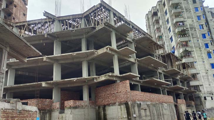 অন্যের জমিতে মদিনা টাওয়ার নামে বহুতল ভবন নির্মাণের অভিযোগ