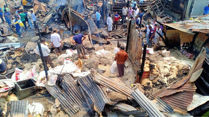 শর্টসার্কিটের আগুনে ১১৯ দোকান ১৪ বাড়ি পুড়ে ছাই