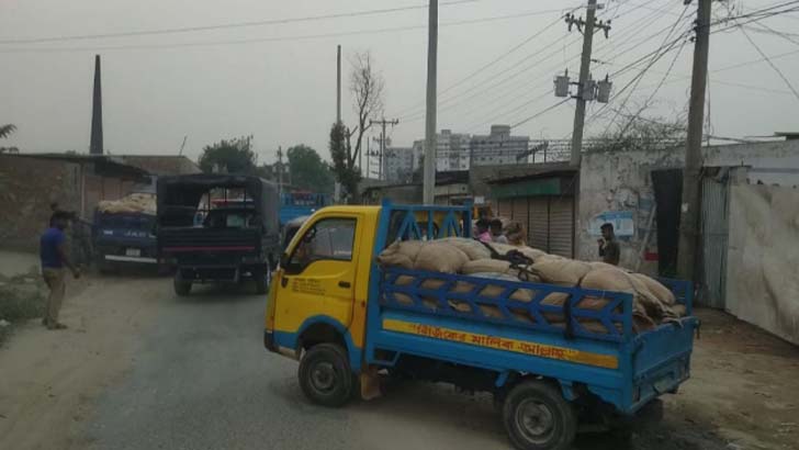 কেরানীগঞ্জে বিপুল পরিমাণ টিসিবির পণ্য জব্দ