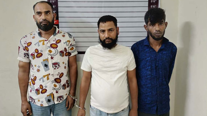 পুলিশ কর্মকর্তাকে ছুরিকাঘাত, ৩ মাদক কারবারি গ্রেফতার