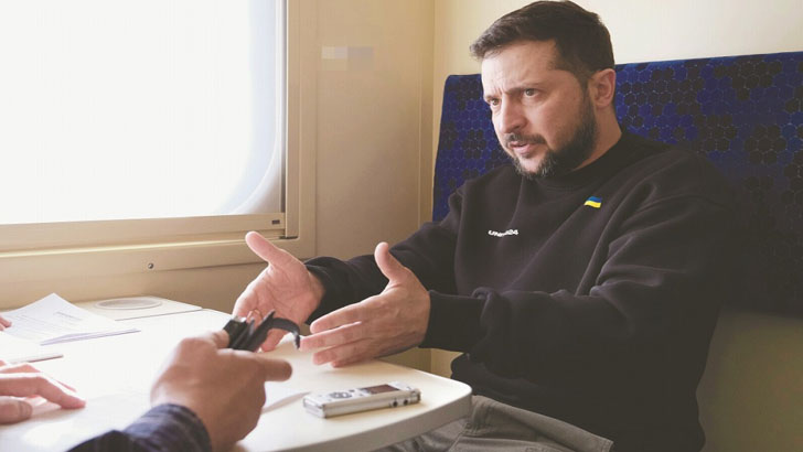 রাশিয়ায় পাল্টা হামলার জন্য প্রয়োজনীয় অস্ত্র নেই: জেলেনস্কি