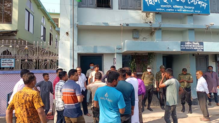 হিলিতে লাগেজ পার্টির বিরুদ্ধে আনসার সদস্যকে লাথি মারার অভিযোগ