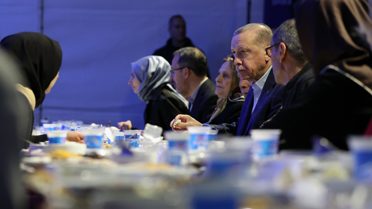 ভূমিকম্পে ক্ষতিগ্রস্তদের সঙ্গে এরদোগানের বিশেষ ইফতার