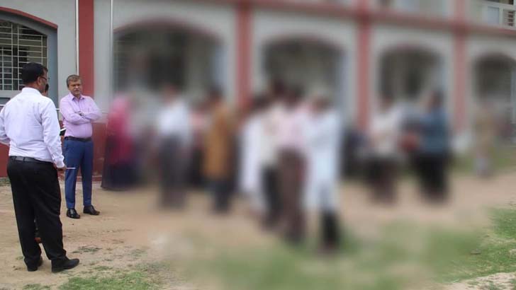 জাতীয় সংগীত গাইতে না পারায় শিক্ষকের বেতন স্থগিতের নির্দেশ!