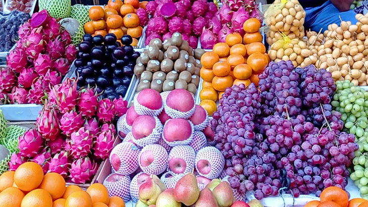এলাকাভেদে বদলে যায় ফলের দাম