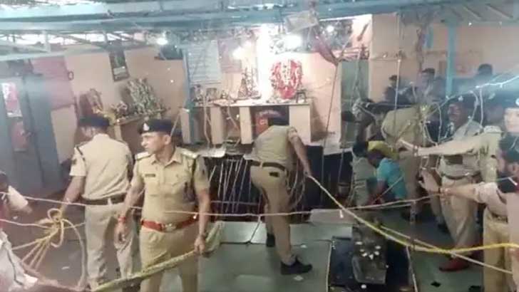 ভারতে মন্দিরের মেঝে ধস, নিহত বেড়ে ১২ 