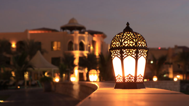 স্ত্রীকে চুমু দিলে কিংবা ঘনিষ্ঠ হলে কী রোজা ভেঙে যাবে?