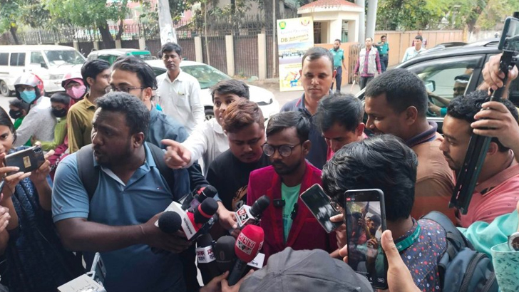 আরাভ ইস্যুতে ডিবিকে সহযোগিতা করবেন হিরো আলম