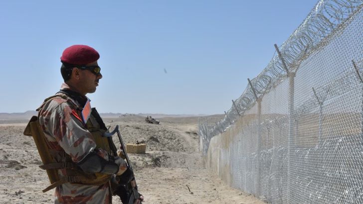 ইরান সীমান্তে অস্ত্রধারীদের হামলায় পাকিস্তানের ৪ সেনা নিহত