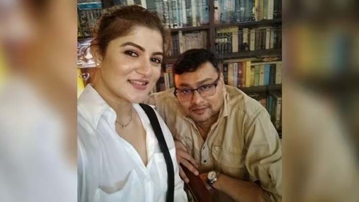 ‘কফি ডেটে’র ছবি ভাইরাল! কড়া প্রতিক্রিয়া শ্রাবন্তীর 