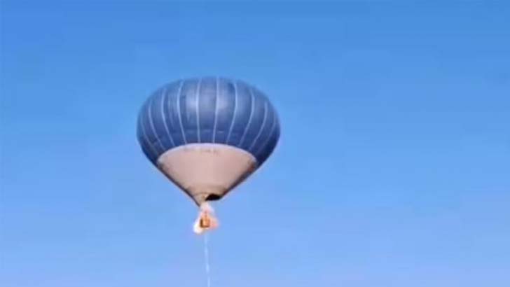 মাঝ আকাশে ‘হট এয়ার’ বেলুনে আগুন, প্রাণ গেল ২ পর্যটকের